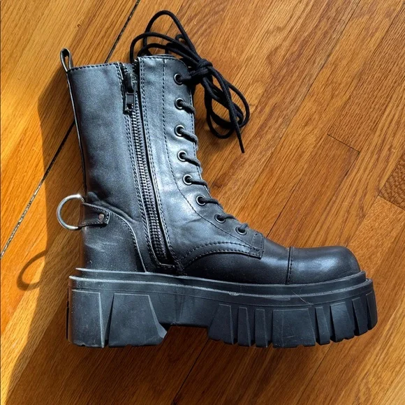 Current Mood ‘Everyone’s A Critic’ Black zipper Combat Boots 8 - Picture 2 of 12